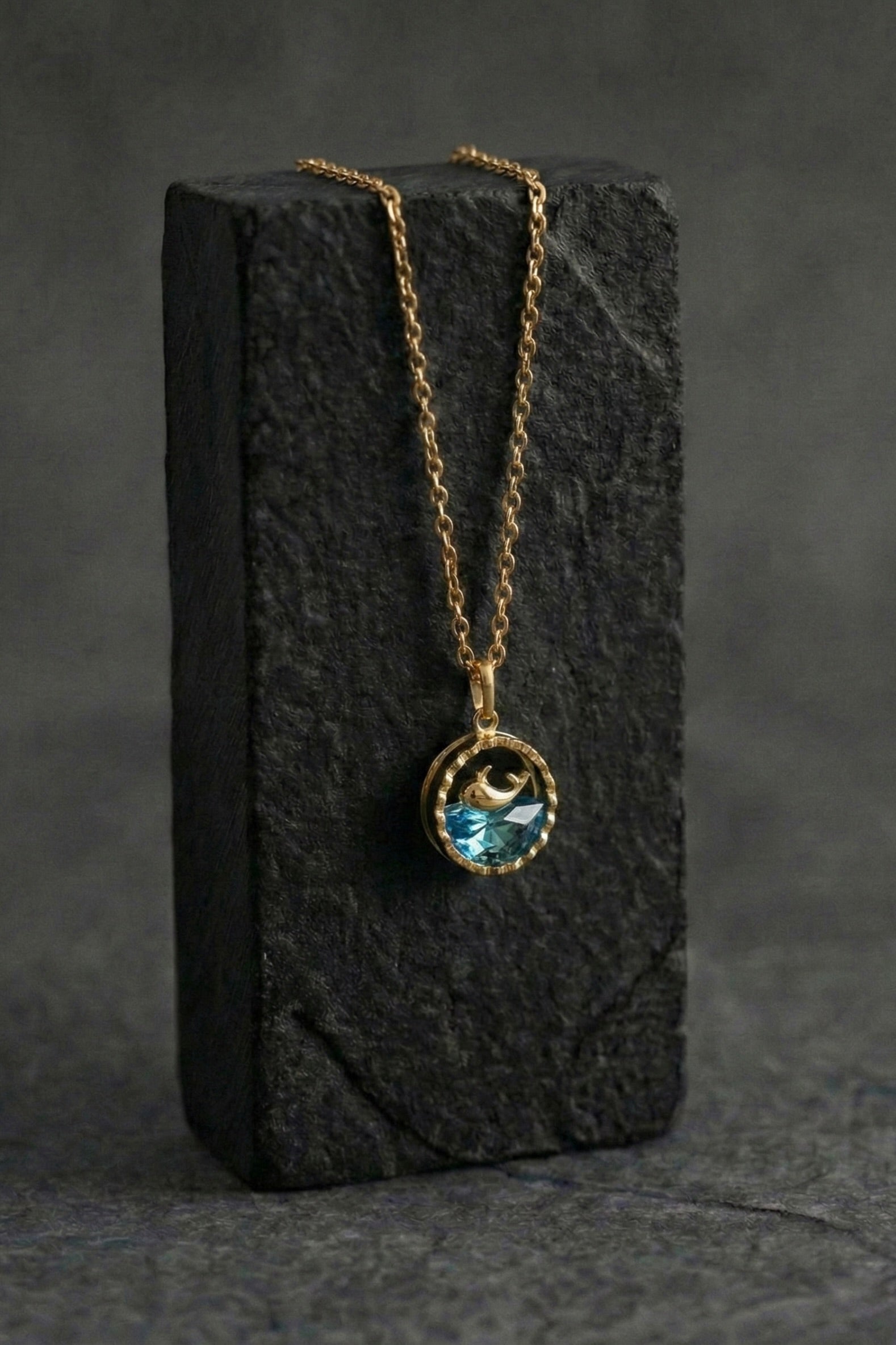 Whale Sea Pendant - Coda Jewelry