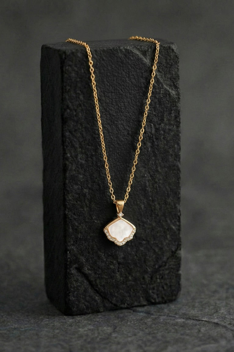 Clamp stone pendant - Coda Jewelry