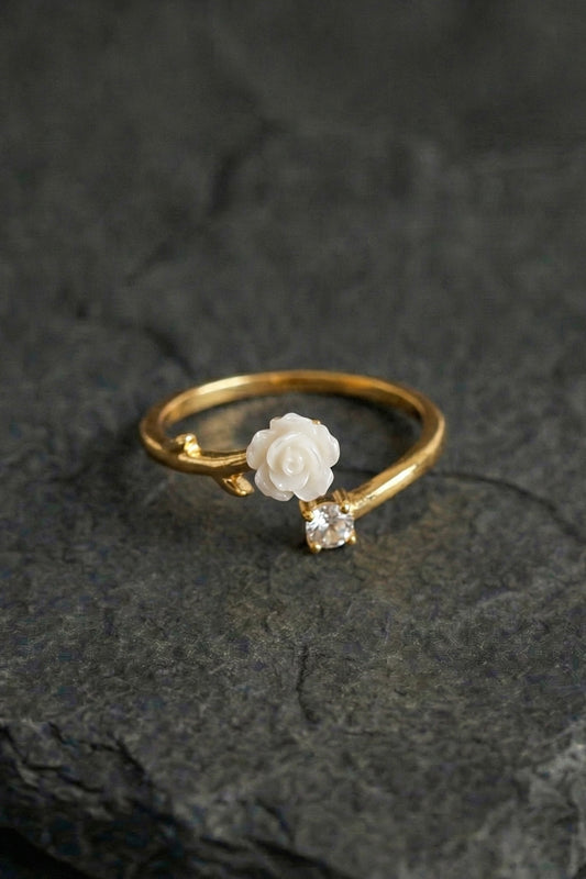 White flower stone ring