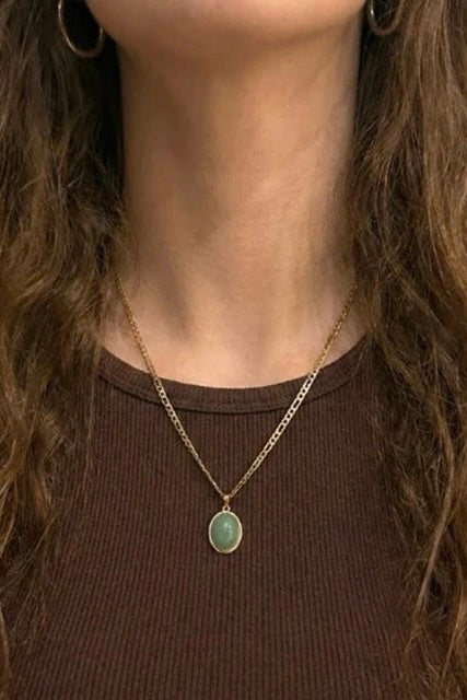 Green oval stone necklace